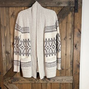 2/35$ ❤️Cupcakes & Cashmere Cream and Black Knit